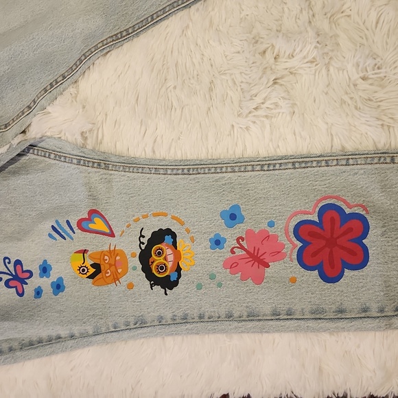 Disney Encanto Mirabel Mom Jeans Plus Size Womens size 18 - Picture 6 of 13
